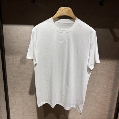 上新，L##Vin刺绣细节全棉短袖T恤。订织全棉面料质感好，面料舒适亲肤。颜色:黑，白色。尺码:S-M-L-Xl-Xxl。