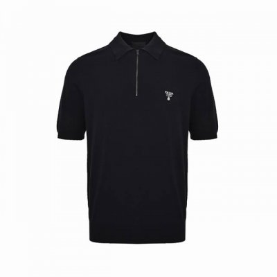 ：210 Prada 普拉达25Ss 刺绣Logo半拉链针织Polo短袖 定织臻密七针毛织，采用进口机刺绣工艺，接缝立体缝线通过在接缝处使用特定的缝纫方法，使衣
