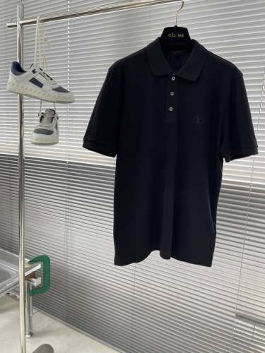 驴牌 胸前经典Logo字母Lv刺绣标识polo衫。这款采用珠地面料制作而成，珍珠贝壳纽扣刻有1V独家英文字母，面料贴肤舒适、耐看又好穿，时尚又个性 超级百搭好看
