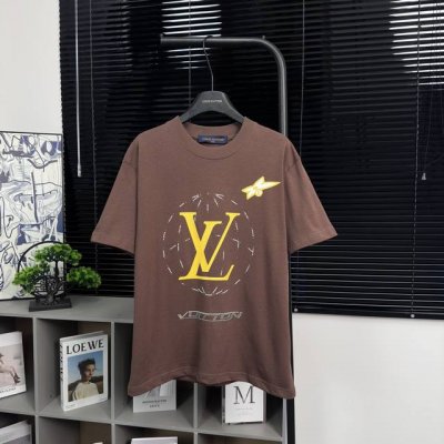 louis Vuitton 款号：L821#路易威登地球数码烫钻短袖 面料- 采用320克双股精梳棉面料.索罗纳螺纹订织订染国标一级面料 工艺：采用美国上市公司