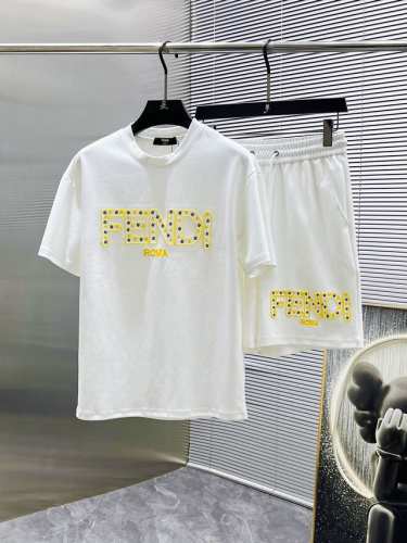 芬迪 Fendi 2025Ss春夏新款 休闲 短袖 短裤裤 套装，高端版本！专柜定制面料 透气舒适度高，细节无可挑剔，品牌元素设计理念，体现高品质。手感细腻柔软