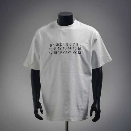 maisonmargiela 马吉拉 25Ss 数字3字母印花短袖T恤 Logo标识精致升级，灵感源自八十年代复古原版面料官方同款短袖T恤 定制280克同缸染面
