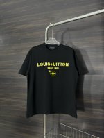 款号：He222 Louis Vuitton-路易威登胸前印花圆领短袖 面料采用2 克双股双纱纯棉面料，手感舒适柔软，上身舒适透气，领口采用同缸同色罗纹，不紧绷