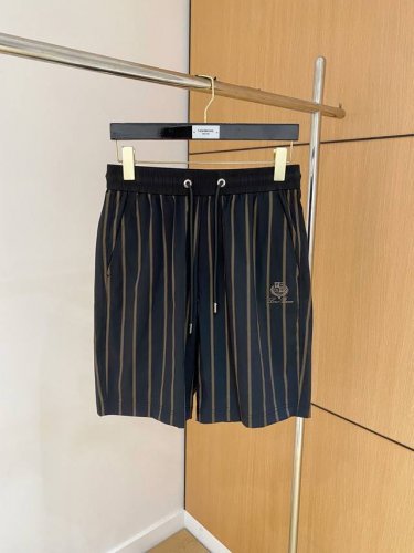 新品 Lp 男士精品休闲裤顶级面料休闲短裤 最新款上身版型无敌正绝对可以闭眼收的一款此款裤子非常百搭，弹力腰围,日常上班户外运动都可以穿着，是时尚休闲与户外运动