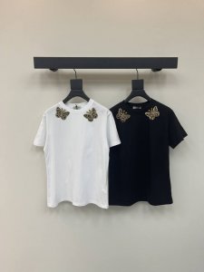 新品推荐华伦天奴 Val 2025 Logo蝴蝶短袖T恤！纯棉面料！Sml Aa
