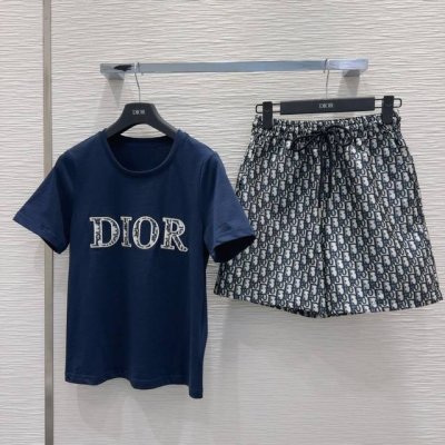 christian Dio*R 2025Ss新款T恤套装 Monograw渗透印花 高级大气 满满的穿搭高级感 创新面料 轻盈柔软 实物非常赞！上身洋气百搭，美