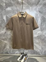 dior迪奥 2025春夏新款男士翻领短袖商务休闲Polo衫，高定系列，定制面料，精细高端小刺绣，绣花精致上档次，上身舒适透气亲肤感极佳，满足春夏场景穿着需求。