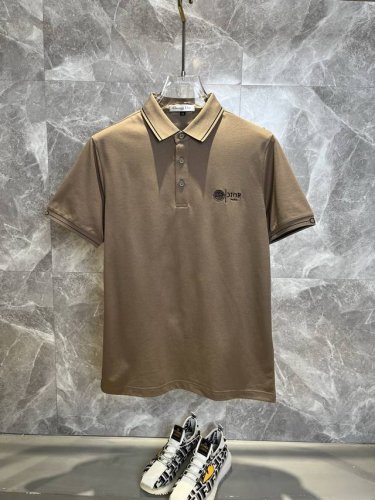 dior迪奥 2025春夏新款男士翻领短袖商务休闲Polo衫，高定系列，定制面料，精细高端小刺绣，绣花精致上档次，上身舒适透气亲肤感极佳，满足春夏场景穿着需求。
