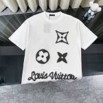 louis Vuitton 路易威登Lv 2025新款经典老花字母高级喷绘印花短袖圆领T恤 面料采用320G %纯棉双纱面料 同缸定染特种加粗32支双股1X1螺