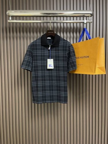 上衣 短裤 Burberry 格纹弹力棉质混纺拉链Polo短裤套装，选用三重黄金比例棉质混纺面料制成，棉纤维具有天然亲肤、柔软、吸水性强等特点。其结构特性保留了