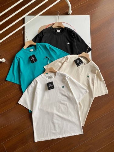 Kolon Sport可隆男女同款露营Camp夏季宽松图案圆领棉感情侣短袖T恤！官网同步在售！ 这款T恤主打百搭性与舒适性，简单休闲，体感极度轻盈舒适。精致3D