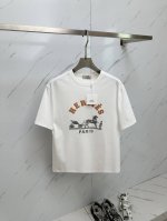 h 2025春夏新款男士圆领短袖T恤 专柜同步售卖，高端品质 高版本 经典字母Logo设计 定制进口100%纯棉面料 手感柔软细腻 穿着亲肤舒适又透气，休闲又简