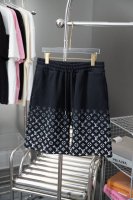 p140 高品质 lv 路易 24春夏新款 渐变数码Logo短裤 原版定织定染全棉面料，专门定制装饰皮扣，对版开发，纹理立体清晰，横机衫脚工艺，定制字母标识纽扣