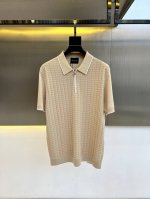 kiton 海岛棉半拉链翻领T 恤 衣身上是钩花图案 经典polo领设计 衣服触感柔软亲肤 视觉上很精致 有质感 高贵 非常简单也很显品质 早春可作为内搭 夏季