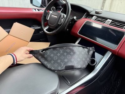 芯片版高端货 新款 Louis Vuitton Lv腰包 路易威登单肩斜挎包 M44336 Louis Vuitton Discovery 经典老花Logo徽标