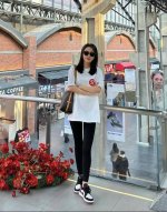 上新 Lululemon25新款后背大Logo情侣款短袖T 宽松版型 采用320克精梳纯棉面料 肩部过肩领条领口二本针加固 机洗不变形 180 140斤上身L宽
