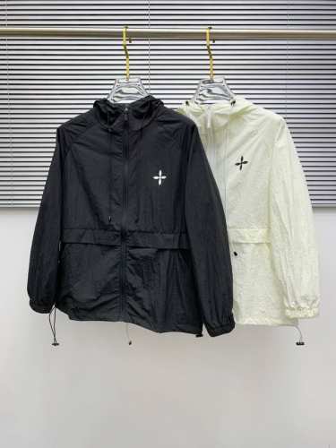 新品 Lv渠道精品.2025Ss春夏新款运动服夹克防晒服外套！防晒衣经典之余增添了与时俱进的时尚感,型男靓女的最佳选择.新型轻量绢丝纤维尼龙面料,轻盈透气,绗缝
