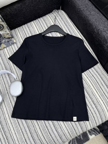 爆款现货 原单品质 之禾*｜25弹力纯色小标短袖T恤 精致版型上身巨显瘦！ 定制高品质面料 简约百搭 时髦精必备单品解锁所有穿搭！ 认准我家品质！经典单品时髦又