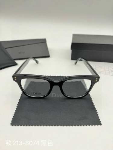dior 迪奥眼镜框素颜框 配全套包装 货号：款213-8074 被权志龙带火的眼镜太适合素颜啦，实至名归断货王！今年这么流行必须安排上呀 可盐可甜温柔小姐姐风