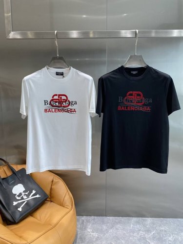 巴黎家 Balenciaga T恤 简约又百搭，胸前那大大的红色“B”字和品牌名，个性又吸睛 面料柔软亲肤，穿着舒适透气，M-3Xl 隔天