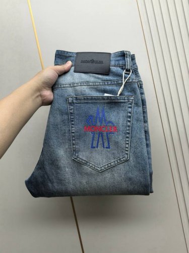 蒙口。2025春夏最新推出男士休闲牛仔裤新品！重工水洗牛仔裤！定制面料和一般牛仔布料比起来，更加柔软舒适！超重工洗水工艺 双工艺洗水 整条裤子，手感舒适，细腻程