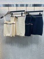 miumiu缪缪字母提花吊带背心半裙针织套装 款号 25670105772 颜色 杏色 蓝色 尺码 均码 80-125斤