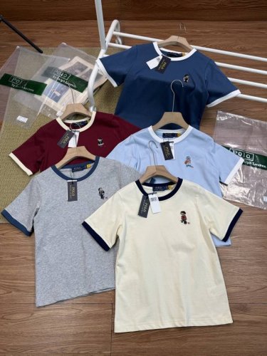 独家款式 Ralph Lauren 拉夫劳伦25Ss夏季独家款式 撞色拼领刺绣卡通小熊款短袖T恤 相比于经典款 这款更具魅力 撞色领口搭配精密小熊刺绣 版型百搭