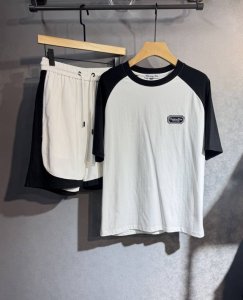 Dior 迪奥 高端定制套装 节约时间免去搭配烦恼2025春夏新款首发专柜最新款短袖短裤休闲套装 高端订制 设计前卫时尚 I5品牌Logo重工艺设计 高端定制纯