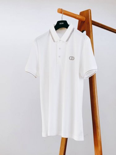 dior Homme 迪奥 桀傲 Cd刺绣起脚珠地翻领短T。非常规面料裁剪缝制 , 像毛衣一样横机提花织造！胸前精工密针刺绣标识，辨识度极高。客供刻字纽扣。进口