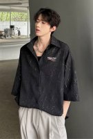 巴黎世家Balenciaga 理肌感扎染黑色系衬衫短袖情侣同款 采用复合抗皱面料 立体有型！采用立体万针刺绣！ 百搭舒适更透气 最主要是版型裁剪非常整齐 做工精