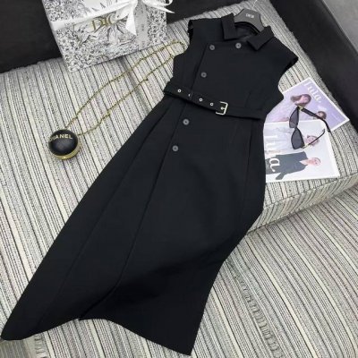 强烈推荐 25年早春夏系列 Dio*新款翻领长款马甲连衣裙 斜排扣 腰间系腰带设计 Sml
