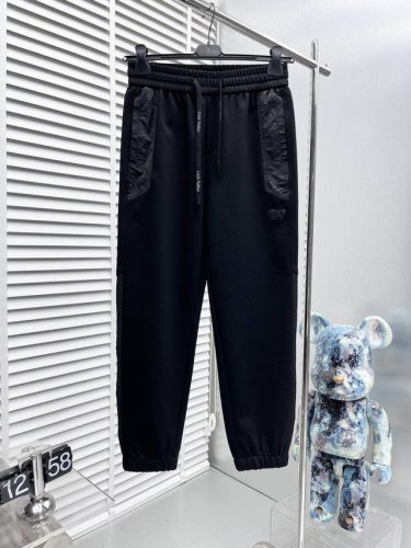 lv* 2025Ss春季新款休闲裤！官网同步发售。品牌经典Logo休闲裤 ，定制面料，舒适度极好，手触感强烈。辨识度极高，完美品相工艺。 尺码：M-3Xl