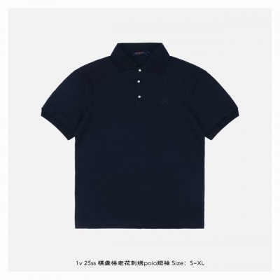 lv 25Ss 棋盘格老花刺绣Polo短袖 以细腻珠地棉织就的全幅 Damier 提花织纹，低调演绎品牌经典格纹美学，胸前点缀标志性 Marque DéPosé