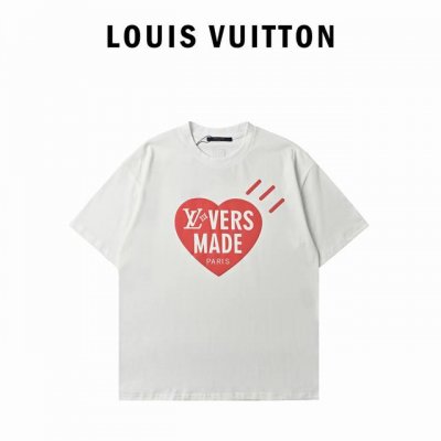 本地自取200 louis Vuitton 路易威登Lv&Nigo爱心T恤 经典的搭配Lv经典字母Logo，背面是两位艺术家的侧脸图腾 003 尺码：S-L