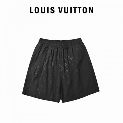 Louis Vuitton 路易威登 Lv暗纹老花松紧沙滩短裤 * 路易威登 春夏新品暗纹老花松紧沙滩短裤 经典标识印花，采用暗纹设计，质感在线，清爽舒适优雅简