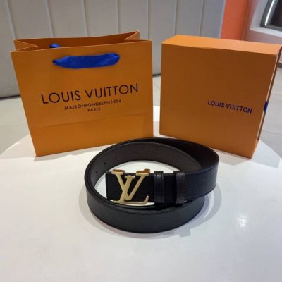 上新～ Lv全套包装礼盒～Lv经典纯色皮带，Logo金色扣头，大气且耐看，久不过时 融合标志性Lv设计的最新款！闪亮镀钯电镀，超高原单品质货，全套礼盒配专柜包装