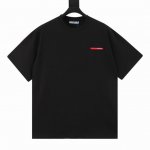 Prada 普拉达 25Ss 经典红色硅胶饰条短袖T恤 正品人肉带回原版开版 定制织物面料打造，做到面料一致， 正面采用天然乳胶橡胶制作的徽标徽章，无气味， 使
