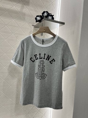 p140Celin*2025新品上架 圆领印花字母 定制Yb原生全棉材质 透气舒适 质感十足 修身T恤裁剪 凸显品牌格调 采用克重纯棉制成 略带有弹力 呈现显瘦