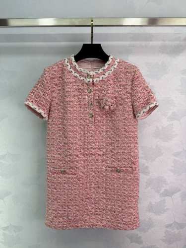 小众设计师品牌*编织马赛克连衣裙 独家出品0001Fae5探索时尚新境界 邂逅小众设计师品牌的编织马赛克连衣裙这款裙子以匠心独运的编织技艺 融合斑斓马赛克元素