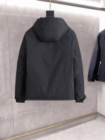 新秋爆款 P650 蒙口 2025秋冬新款羽绒服。这款号称羽绒服届最贵的，全部90绒的。三标齐全 带着经典的Logo组合搭配，第一眼看到就是满满的视觉冲击，保暖