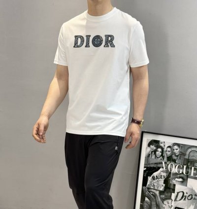 Dio*R迪奥25S夏季新款丝光棉T恤.可搭配套装！石头岛联名款.胸前经典字母3D绣花烫画设计.减龄耐看！超舒适透气的丝光棉，190G面料.吸汗性和透气性都很好
