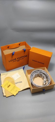上上新 Lv男士头层牛皮针扣腰带 原装包装盒 精选头层牛皮！男款 金色扣、尺寸：110，115，120，125.