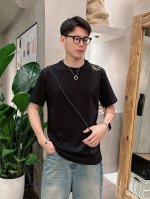 芬迪25Ss春夏新款首发专柜最新款短袖圆领T恤 高端订制 设计前卫时尚！品牌Logo重工艺设计 高端定制240克面料.手感柔软.穿着舒适.专柜级别精致车线. 码