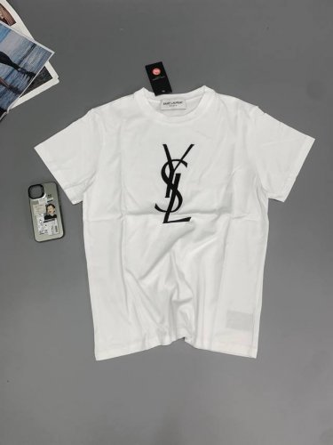 ysl圣罗兰胸前刺绣Logo情侣款短袖T恤 T原地自留款！ 好喜欢这种款 前面一个精致刺绣 叠穿的话会很高级 精梳纯棉260G面料 上身扎实有质感 拍照也很出片