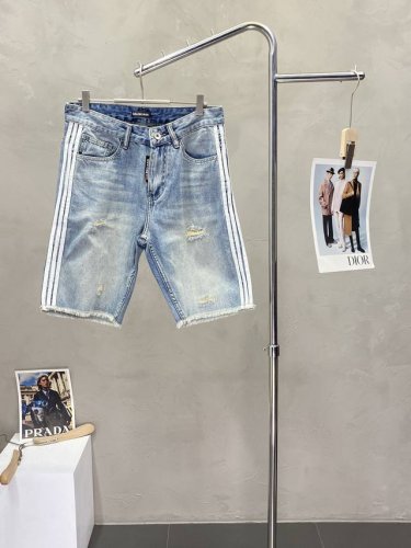Balenciga巴黎世家独家专供新款 休闲牛仔短裤高端版本！专柜定制面料 透气舒适度高，细节无可挑剔，品牌元素设计理念，体现高品质。Logo图案，手感细腻柔软