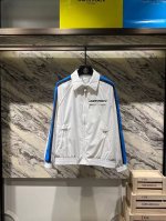 P610 Lv2025Ss新品火爆上市啦 预订款顶尖时尚潮流狠货 甄选定制高端纤维面料 衣型板正立体 剪裁贴合人体工学设计理念让成衣立体有骨感 上身版型效果好能