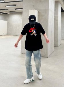 上新Nike 耐克情侣款圆领短袖T恤，全部采用上等原料，质感好颜色鲜明！ 这种款式上身回头率超高！基础款的圆领Tee,男女均可驾驭！ 尺码：S-3Xl 颜色：白