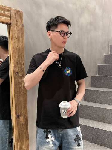 lv 高定面料 玉蚕丝般的丝滑 2025春夏新品上市时尚经典圆领短袖时尚单品设计，更加时尚舒适，高标准定制，上身非常有型，人工手绘工艺 客供辅料，客供进口高档面
