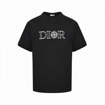 Dior 迪奥 24Ss 石头岛联名刺绣短袖 Yb购入打版，采用棉质平纹针织面料，这款 T 恤来自 Dior And Stone Island 限定系列，突显联