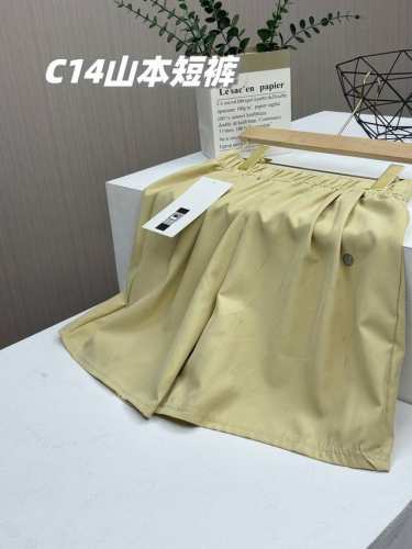 包，超级有型，Lulu2025夏季新款女士山本短裤，真的难以抗拒的小热裤，贼显瘦肌理感冰丝裤。高腰阔腿裤型，能很好的修饰腿型线条，上身褶皱显瘦，凸显腿长，穿起来